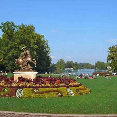 Le Rhone A Vos Pieds, Bellecour A Quelques Pas