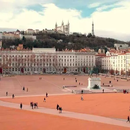 Le Rhone A Vos Pieds, Bellecour A Quelques Pas *